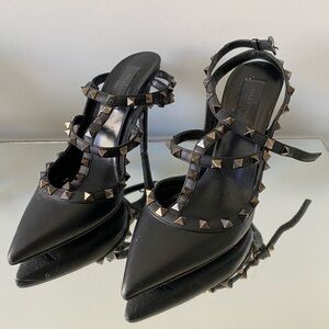 Valentino Rockstud Pumps, 39